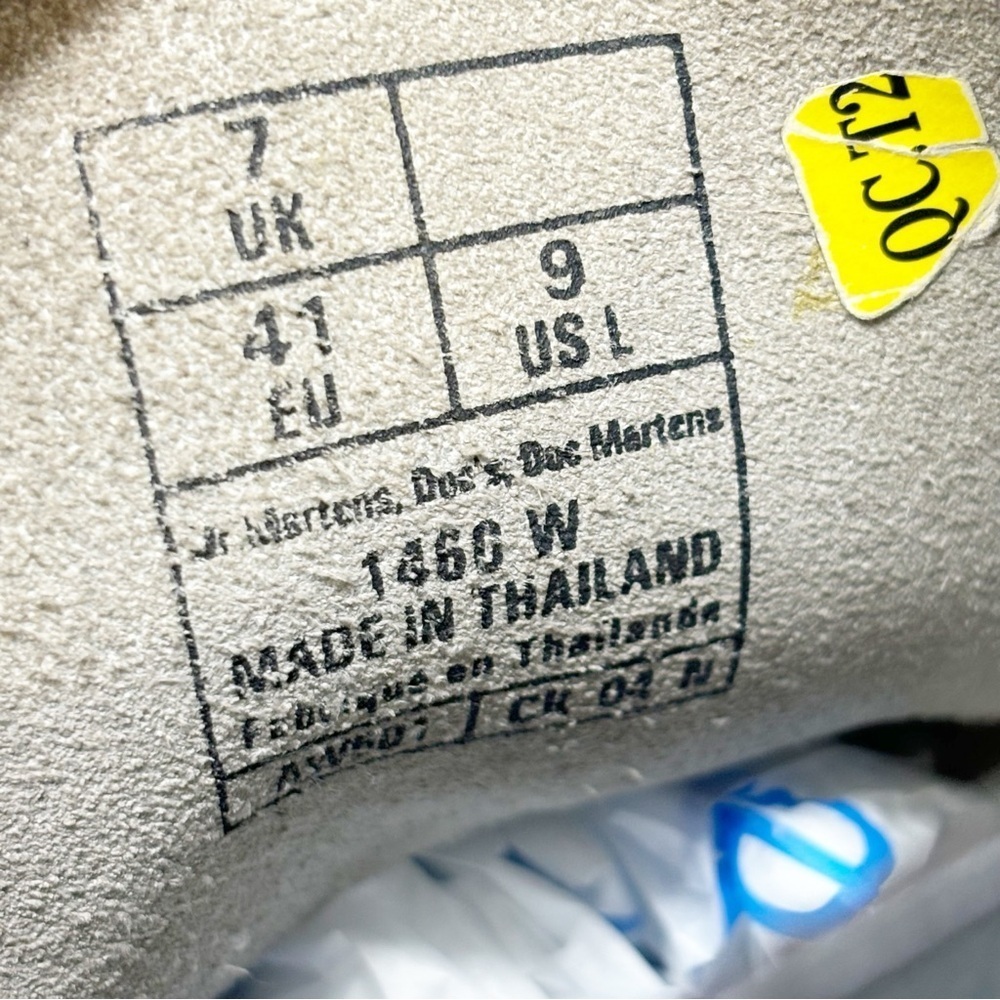 DOC MARTENS Women’s White 1460 Smooth Leather 8-Eye Boots Distressed Size W9 - Picture 13 of 13